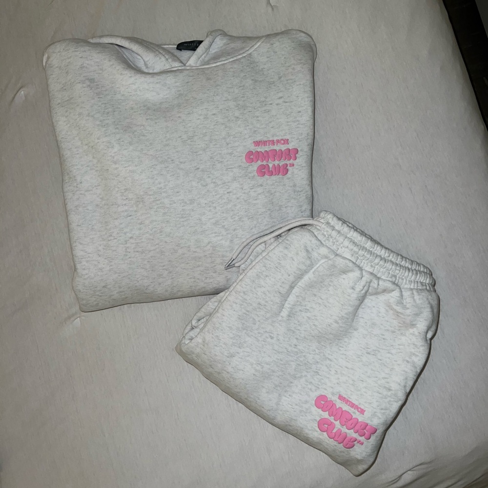 White fox set